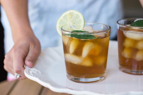 Préparer des thés frais et glacés : 4 idées originales