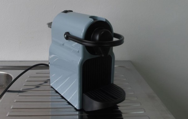 Présentation de la petite cafetière Nespresso Inissia Krups